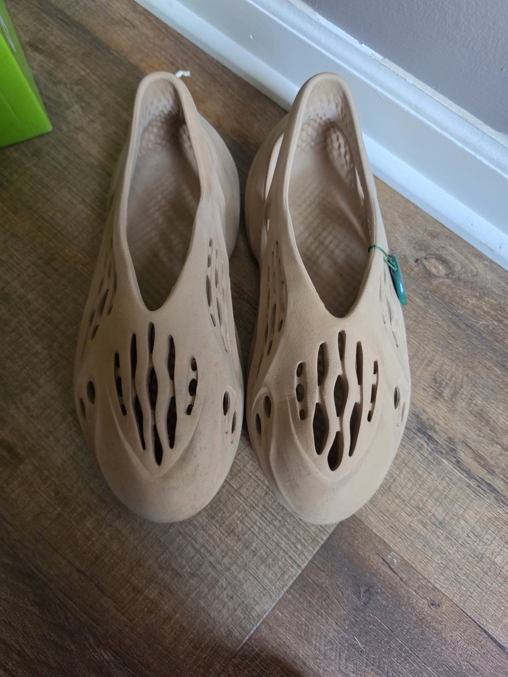 Yeezy Foam Runner Clay – Size 10